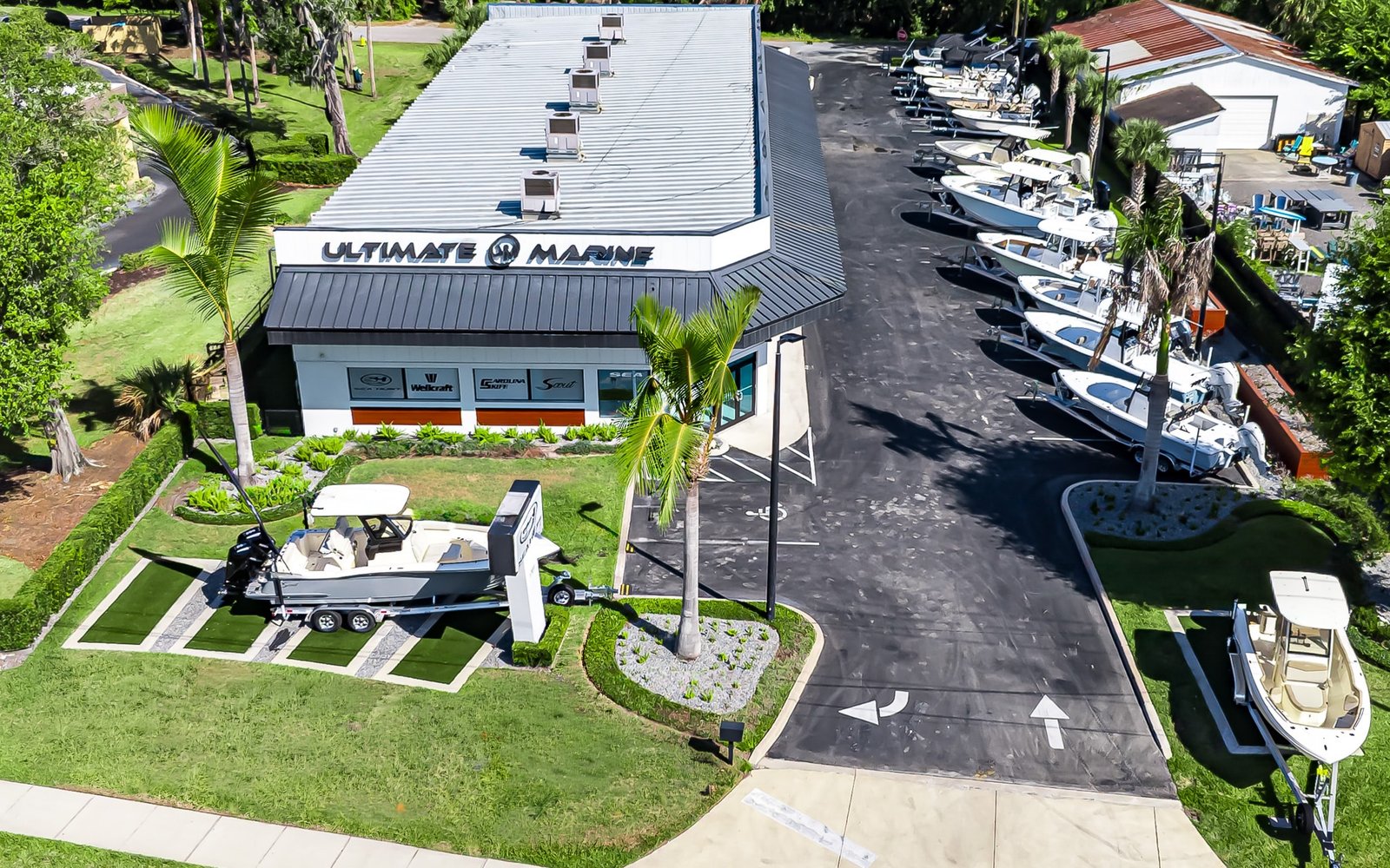 Why Buying From a Full-Service Boat Dealership in Central Florida Matters